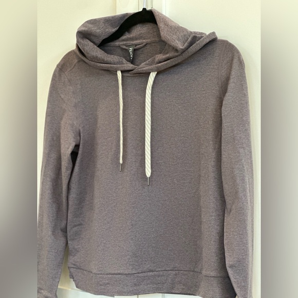 Vuori lightweight hoodie (another listing has matching pants) - Picture 6 of 7